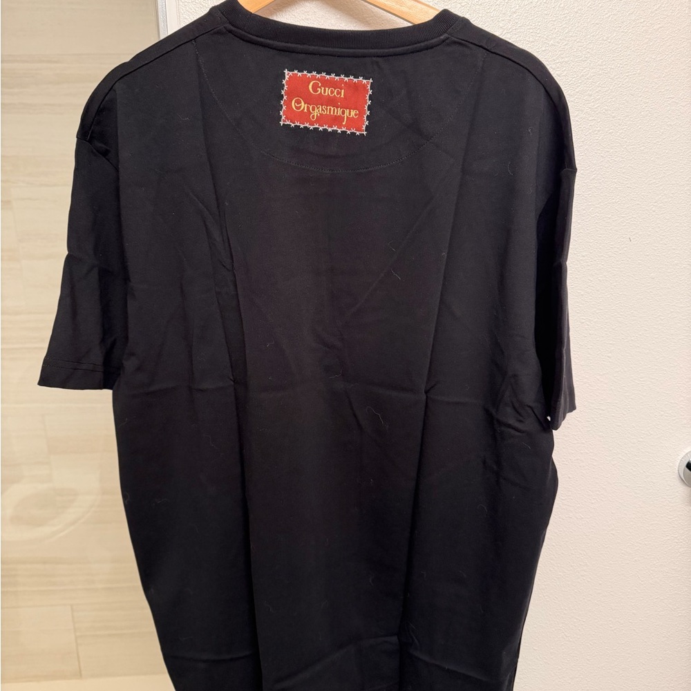 Gucci Black Tee with Gold Emblem - Picture 4 of 6